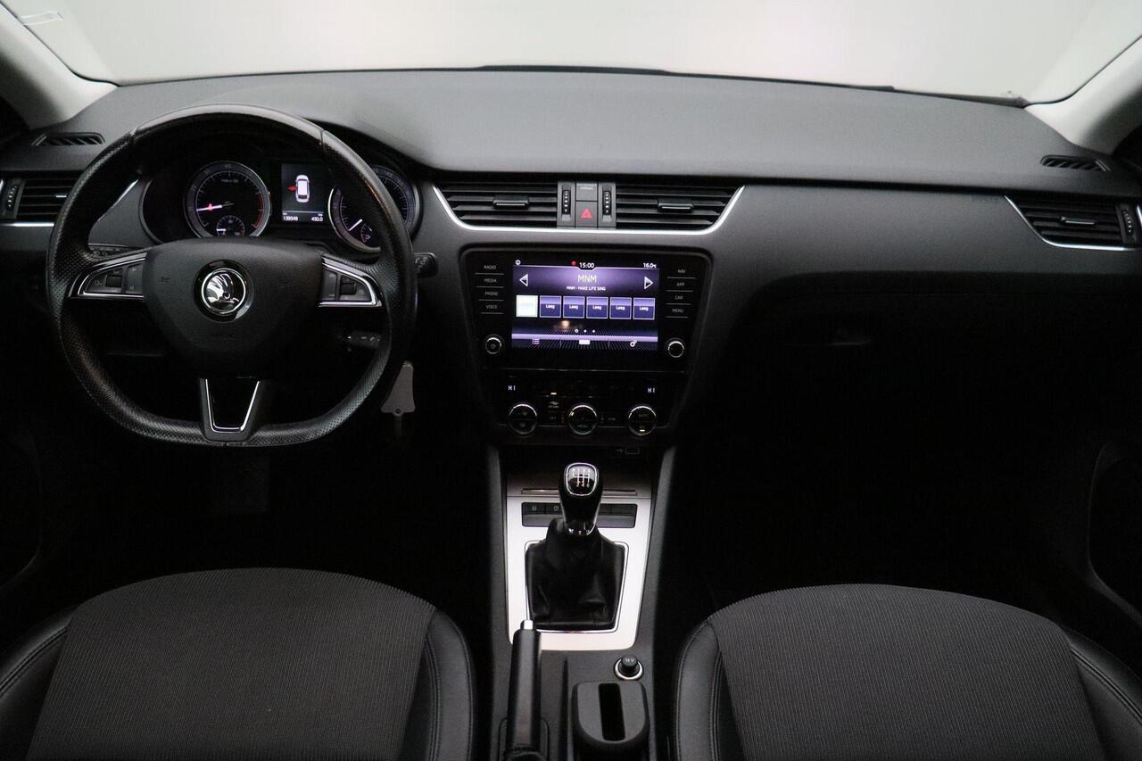 Skoda OCTAVIA Combi 1.0 TSI Greentech Business Edition 2020 | Airco | Navigatie | Cruise Control | Stoelverwarming | Parkeersensoren | Stuurwiel Multifunctioneel | Onderhoudshistorie | Boekjes | Nationale Autopas