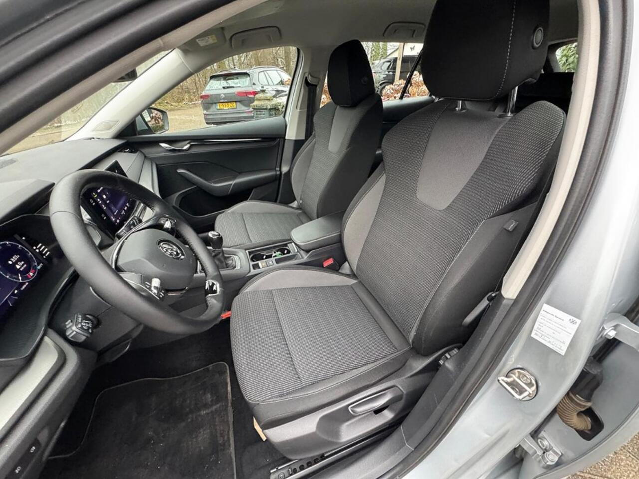 Skoda OCTAVIA Combi 1.0 TSI 110pk Bns Ed ecc,navi,lmv,pdc,trekhaak