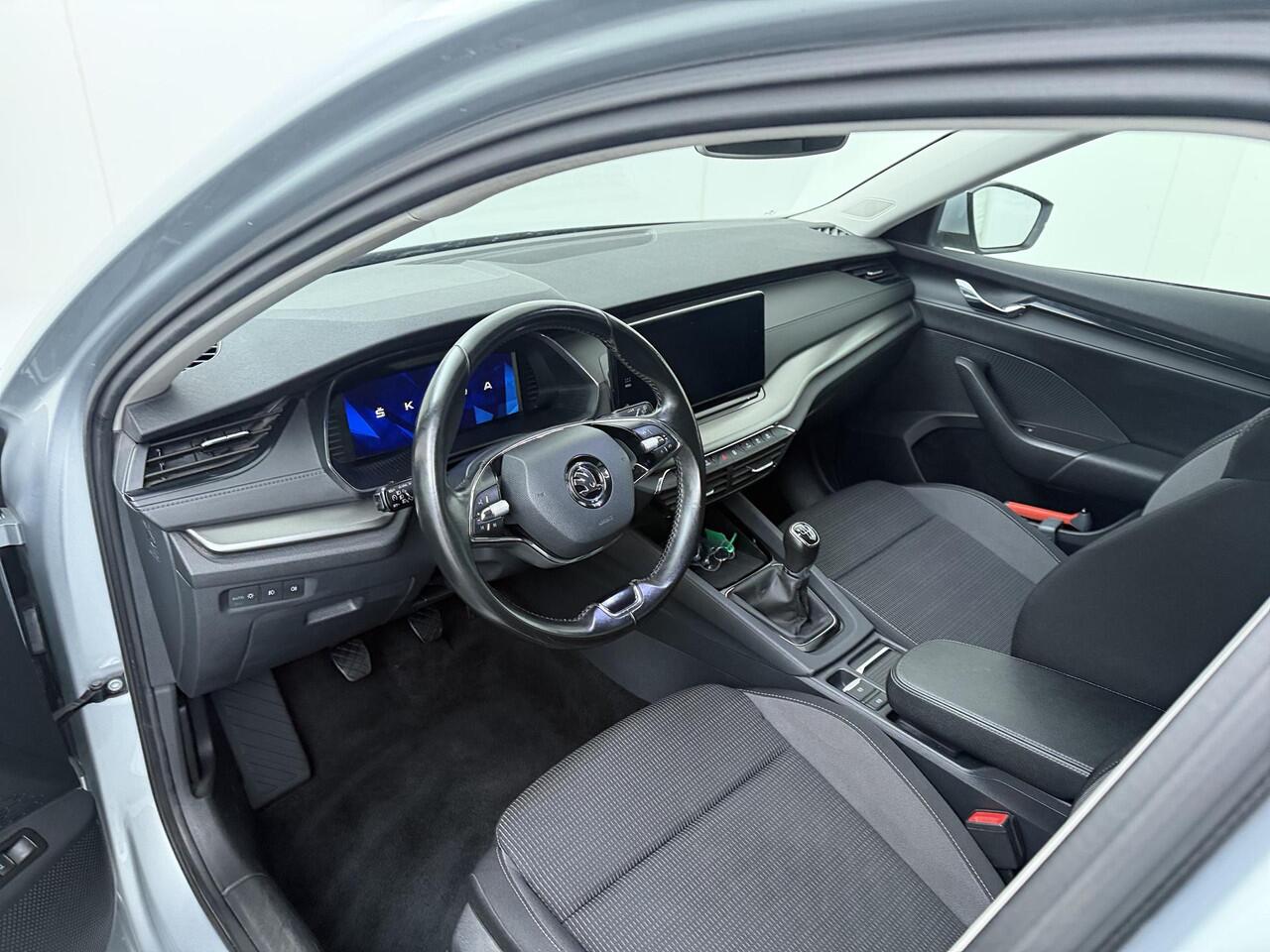 Skoda OCTAVIA Combi 1.0 TSI Business Edition | 110 PK | Cruise control | Climate control | LED verlichting | Apple Carplay/Android Auto |