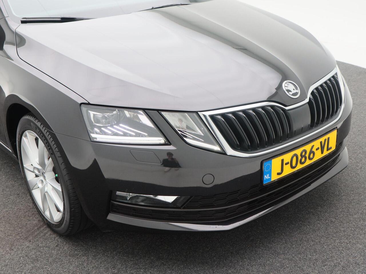 Skoda OCTAVIA Combi 1.0 TSi 115 Pk Business Edition Plus | Camera | Stoel verwarming | Full LED | Navigatie | Cruise Control | Climatronic | 17 Inch | 142.689 Km !!
