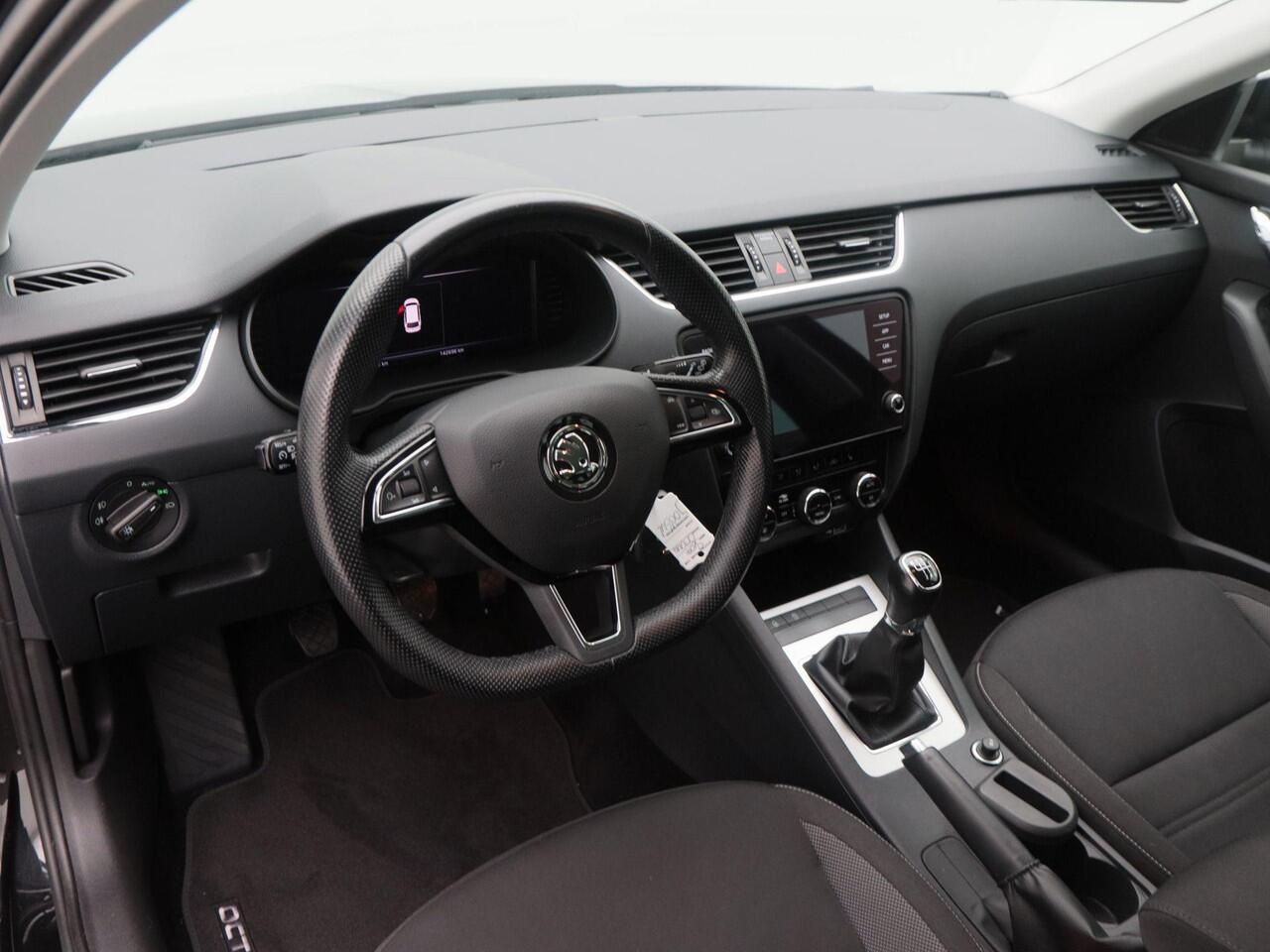 Skoda OCTAVIA Combi 1.0 TSi 115 Pk Business Edition Plus | Camera | Stoel verwarming | Full LED | Navigatie | Cruise Control | Climatronic | 17 Inch | 142.689 Km !!