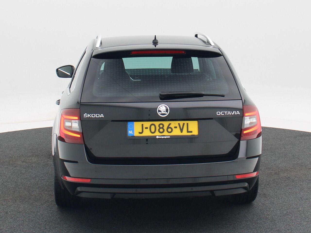 Skoda OCTAVIA Combi 1.0 TSi 115 Pk Business Edition Plus | Camera | Stoel verwarming | Full LED | Navigatie | Cruise Control | Climatronic | 17 Inch | 142.689 Km !!