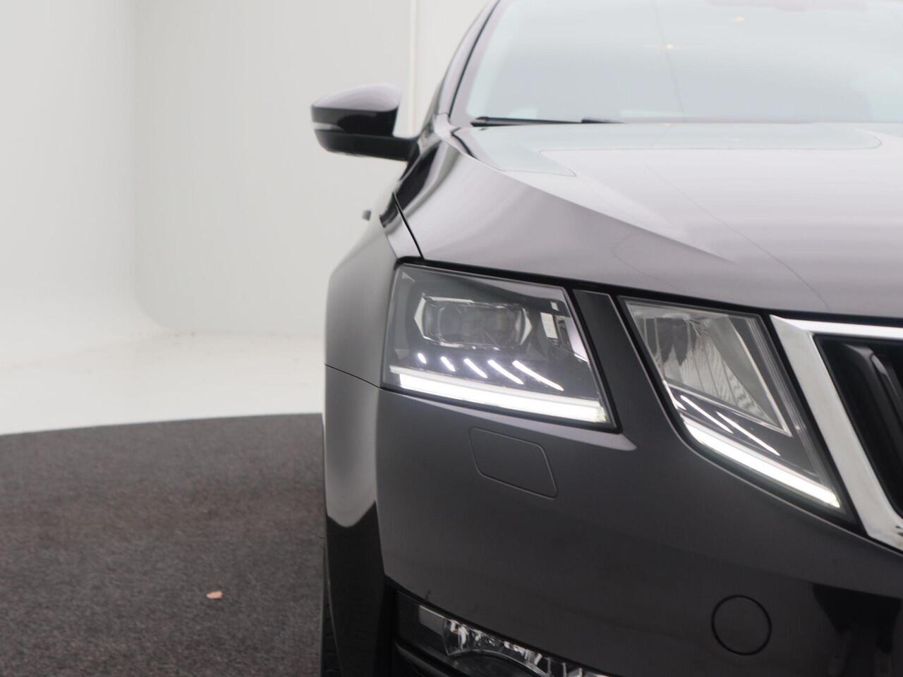 Skoda OCTAVIA Combi 1.0 TSi 115 Pk Business Edition Plus | Camera | Stoel verwarming | Full LED | Navigatie | Cruise Control | Climatronic | 17 Inch | 142.689 Km !!