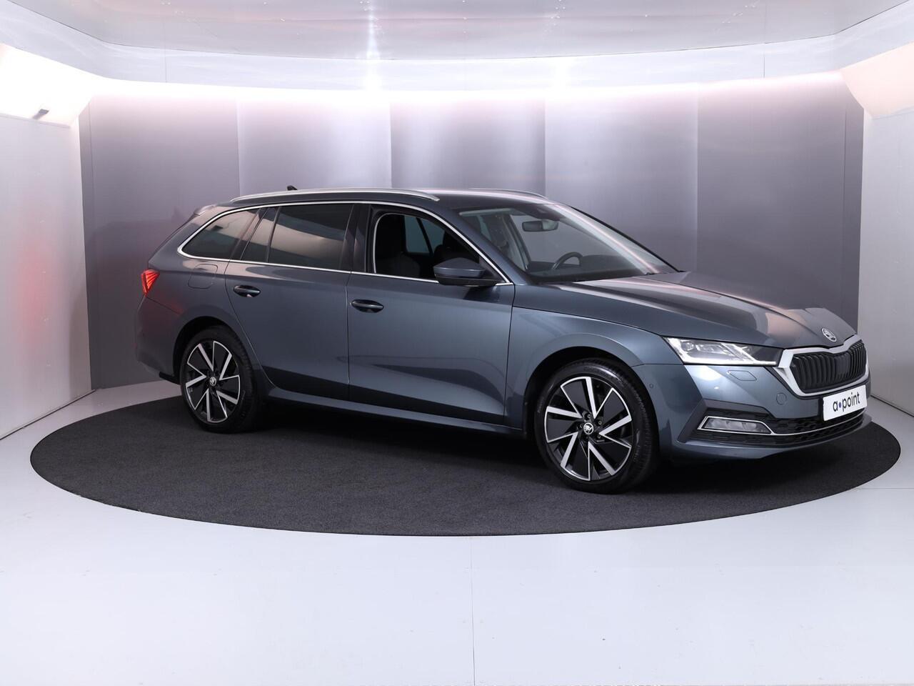 Skoda OCTAVIA Combi 1.4 TSI iV PHEV Business Edition Plus 204 pk Automaat (DSG) | Navigatie | Parkeersensoren (Park assist) | Achteruitrijcamera | Adaptieve cruise control | Stoelverwarming v/a | Elektr. voorstoelen met geheugen |