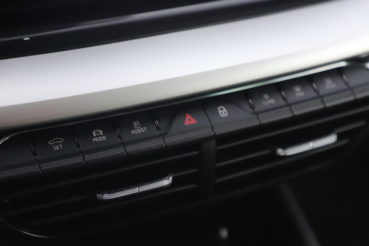 Skoda OCTAVIA Combi 1.0 TSI Business Edition Virtual Navigatie Carplay Android Clima Cruise Sfeerverlichting LED Lane Assist 16 inch LMV