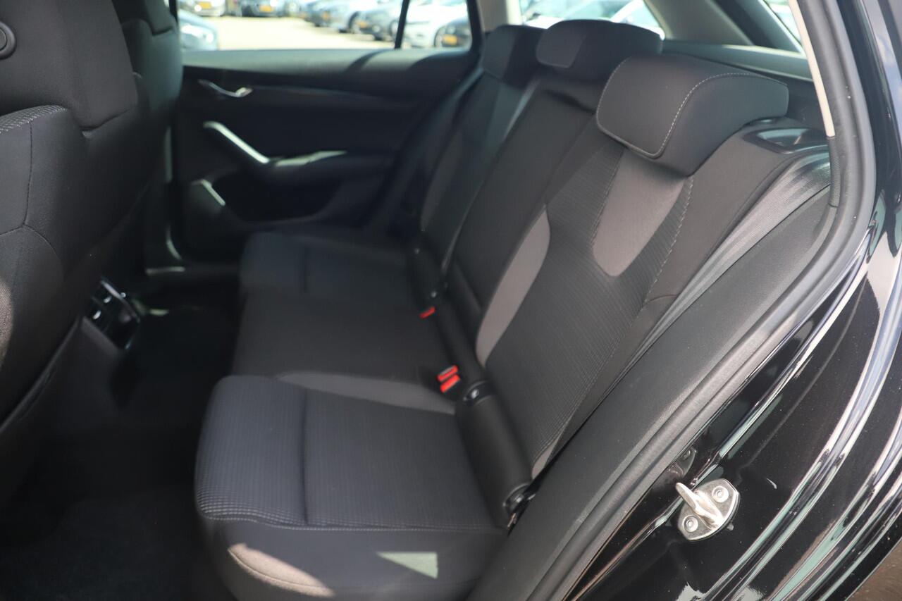 Skoda OCTAVIA Combi 1.0 TSI Business Edition Virtual Navigatie Carplay Android Clima Cruise Sfeerverlichting LED Lane Assist 16 inch LMV