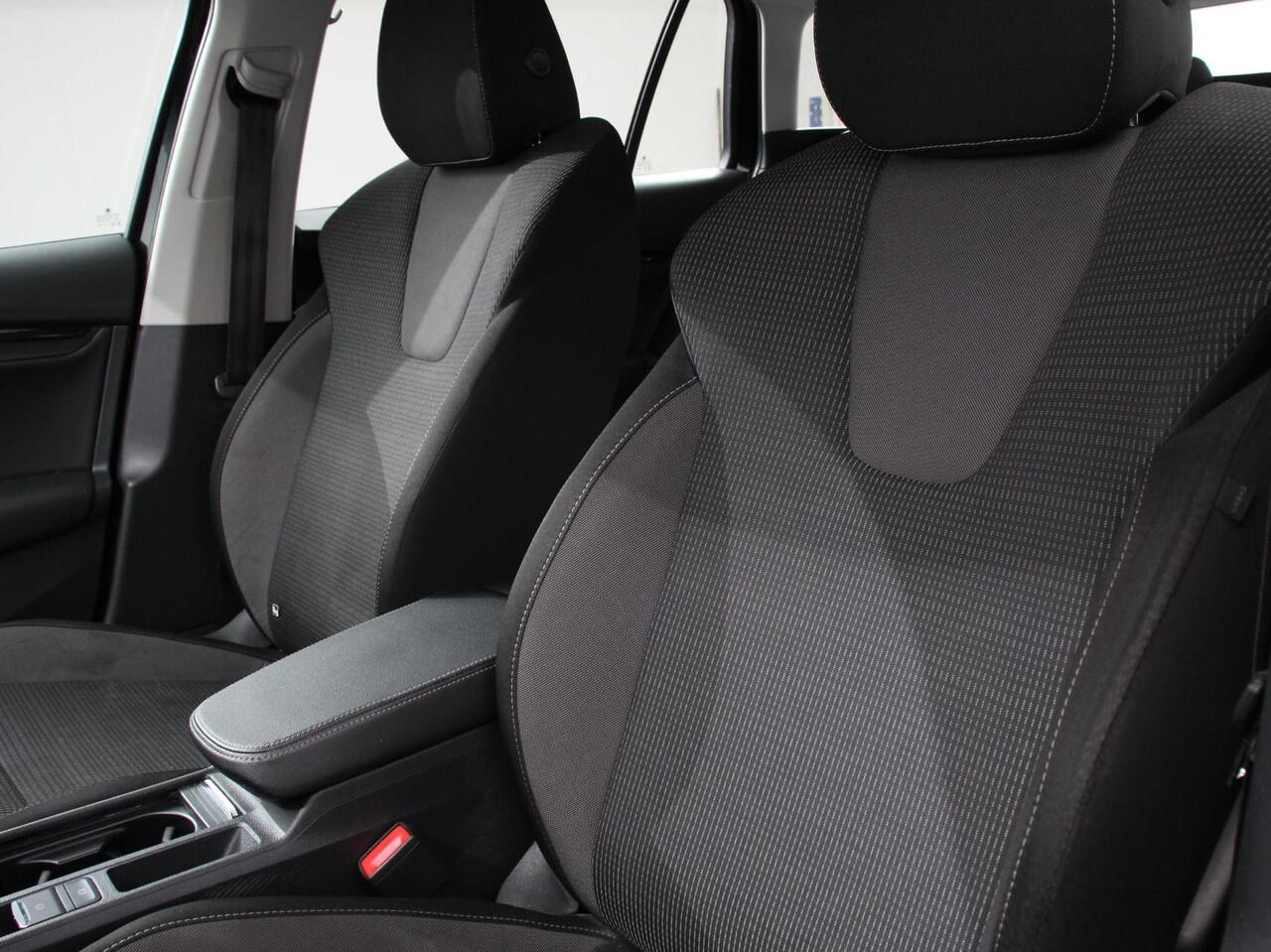 Skoda OCTAVIA Combi 1.0 TSI 110pk Business Edition | Navigatie | Apple Carplay/Android Auto | Climate Control | Lichtmetalen Velgen |