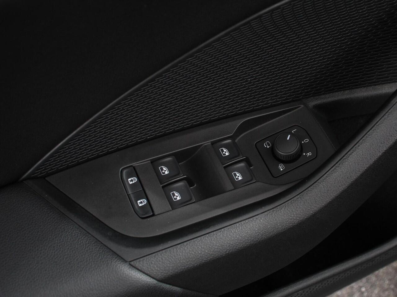 Skoda OCTAVIA Combi 1.0 TSI 110pk Business Edition | Navigatie | Apple Carplay/Android Auto | Climate Control | Lichtmetalen Velgen |