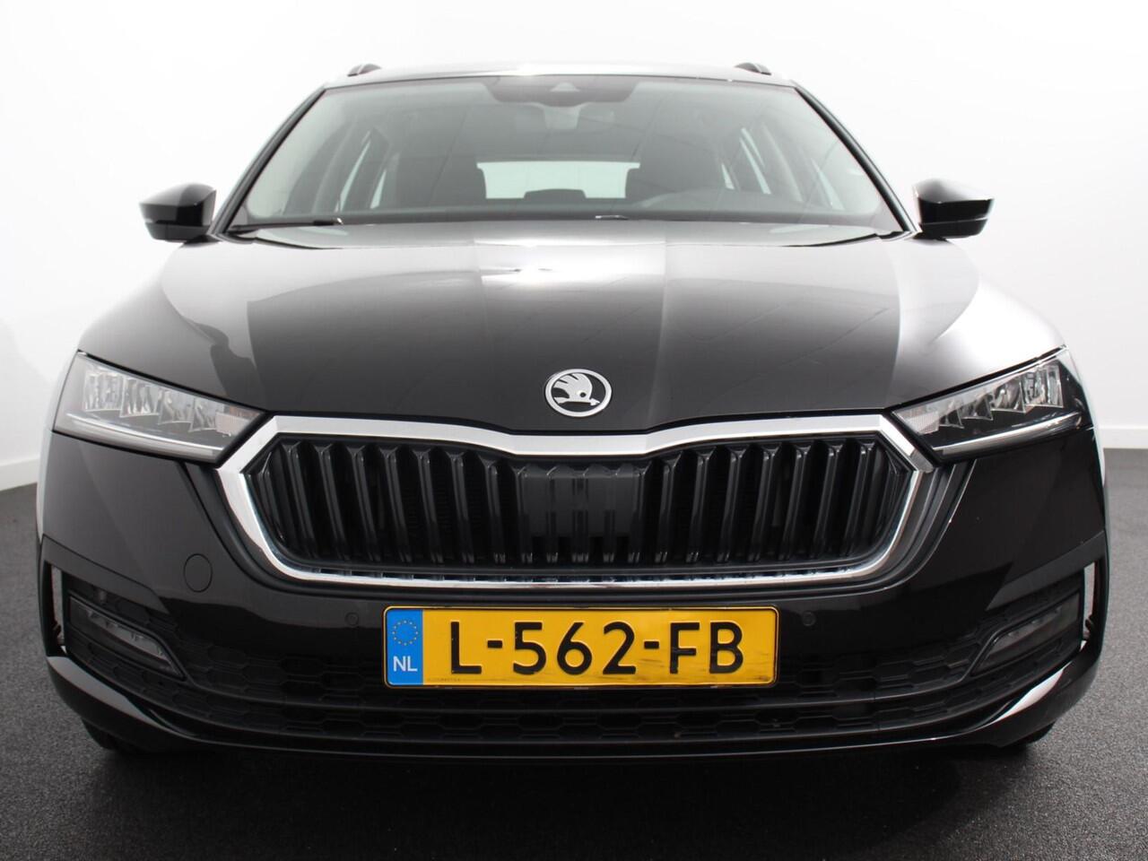 Skoda OCTAVIA Combi 1.0 TSI 110pk Business Edition | Navigatie | Apple Carplay/Android Auto | Climate Control | Lichtmetalen Velgen |