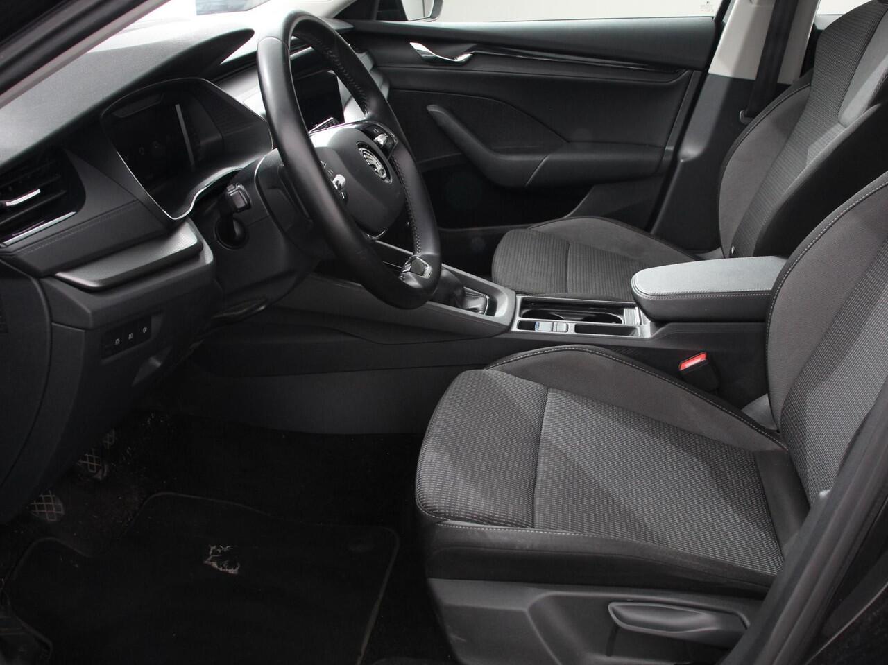 Skoda OCTAVIA Combi 1.0 TSI 110pk Business Edition | Navigatie | Apple Carplay/Android Auto | Climate Control | Lichtmetalen Velgen |