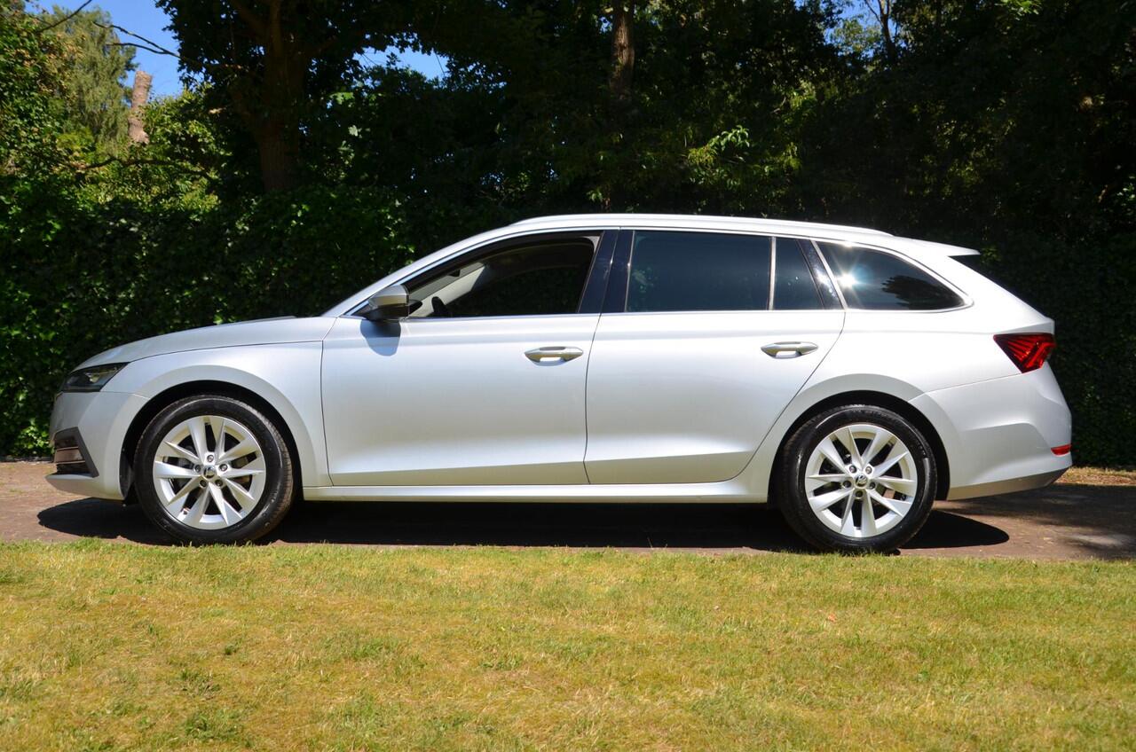 Skoda OCTAVIA Combi 1.0 TSI Business Edition Led/Navi/Pdc/Ecc/Stoelverwarming/Virtueel dashboard/Privacy-Glass/Cr-Controle/17-Inch Lmv/Apple Carplay/Android Auto/Trekhaak-Wegklapbaar