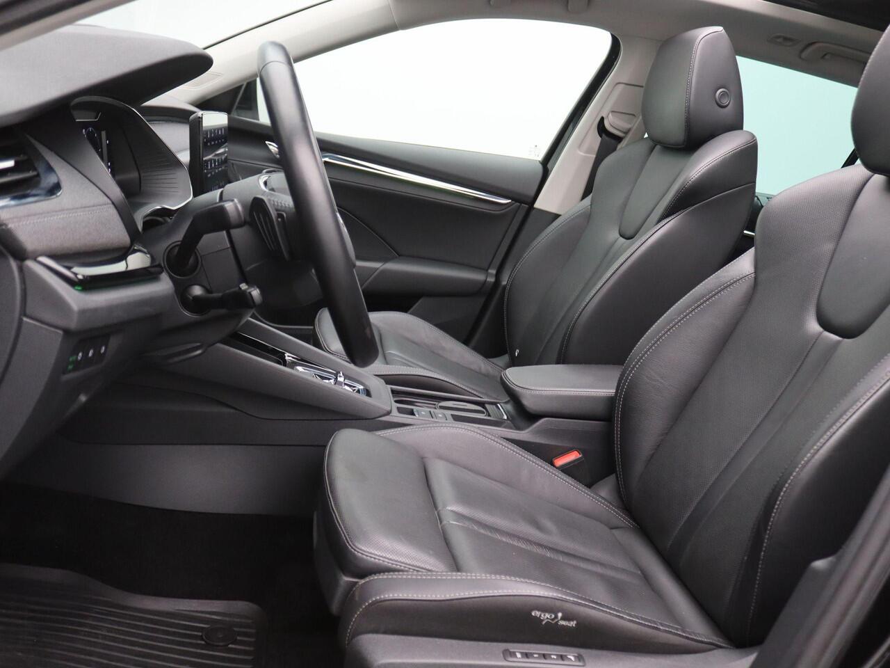 Skoda OCTAVIA Combi 1.4 TSI iV PHEV Business Edition Plus Head-up display, Leder, Panoramadak, 18" Perseus, Standkachel, Matrix Led, Elek. achterklep, Adaptive Cruise Control, Elek. stoelen, Ventilatie stoelen, Stoelverwarming achter