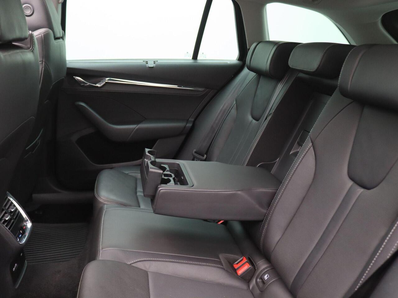 Skoda OCTAVIA Combi 1.4 TSI iV PHEV Business Edition Plus Head-up display, Leder, Panoramadak, 18" Perseus, Standkachel, Matrix Led, Elek. achterklep, Adaptive Cruise Control, Elek. stoelen, Ventilatie stoelen, Stoelverwarming achter