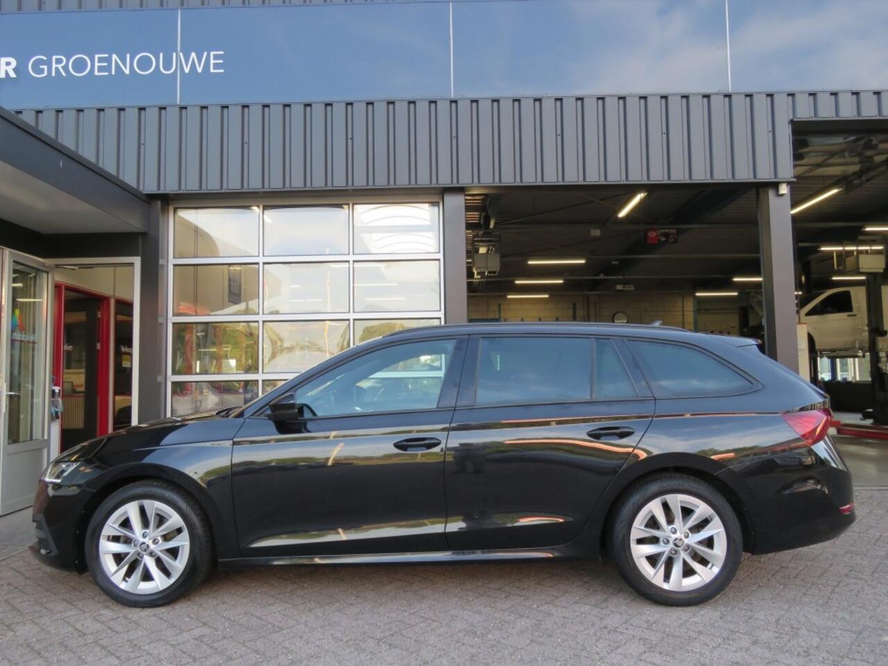 Skoda OCTAVIA 1.0 e-TSI DSG-aut. Sport Business / Sportstoelen / Navi / Zwarte hemel / BOVAG garantie