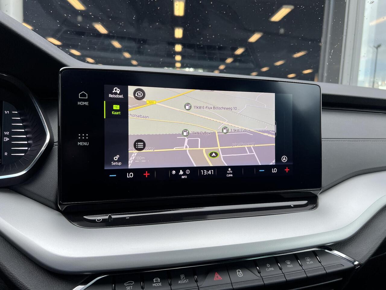 Skoda OCTAVIA Combi 1.0 e-TSI Business Edition Automaat 110PK | Panoramadak | Trekhaak | Adaptieve Cruise Control