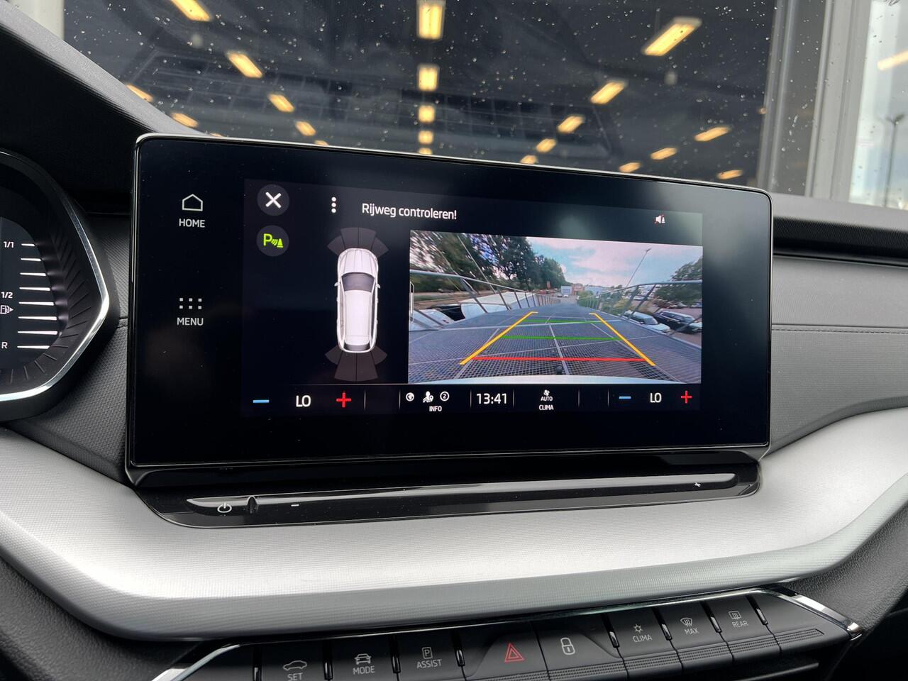 Skoda OCTAVIA Combi 1.0 e-TSI Business Edition Automaat 110PK | Panoramadak | Trekhaak | Adaptieve Cruise Control