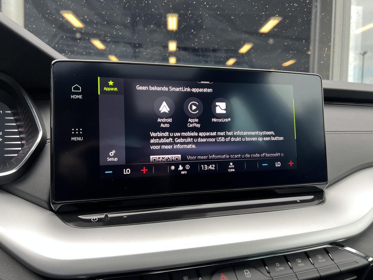 Skoda OCTAVIA Combi 1.0 e-TSI Business Edition Automaat 110PK | Panoramadak | Trekhaak | Adaptieve Cruise Control