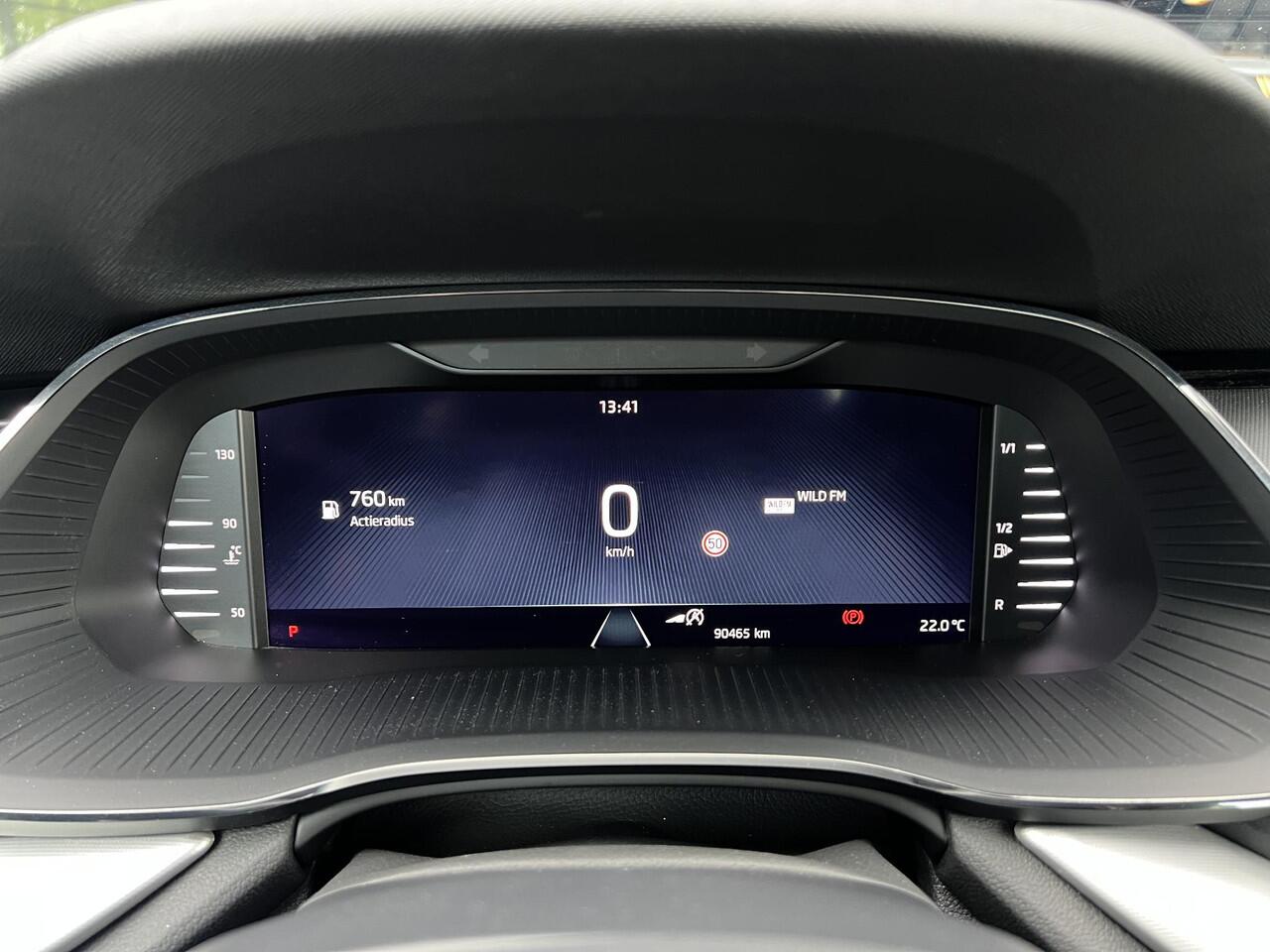 Skoda OCTAVIA Combi 1.0 e-TSI Business Edition Automaat 110PK | Panoramadak | Trekhaak | Adaptieve Cruise Control