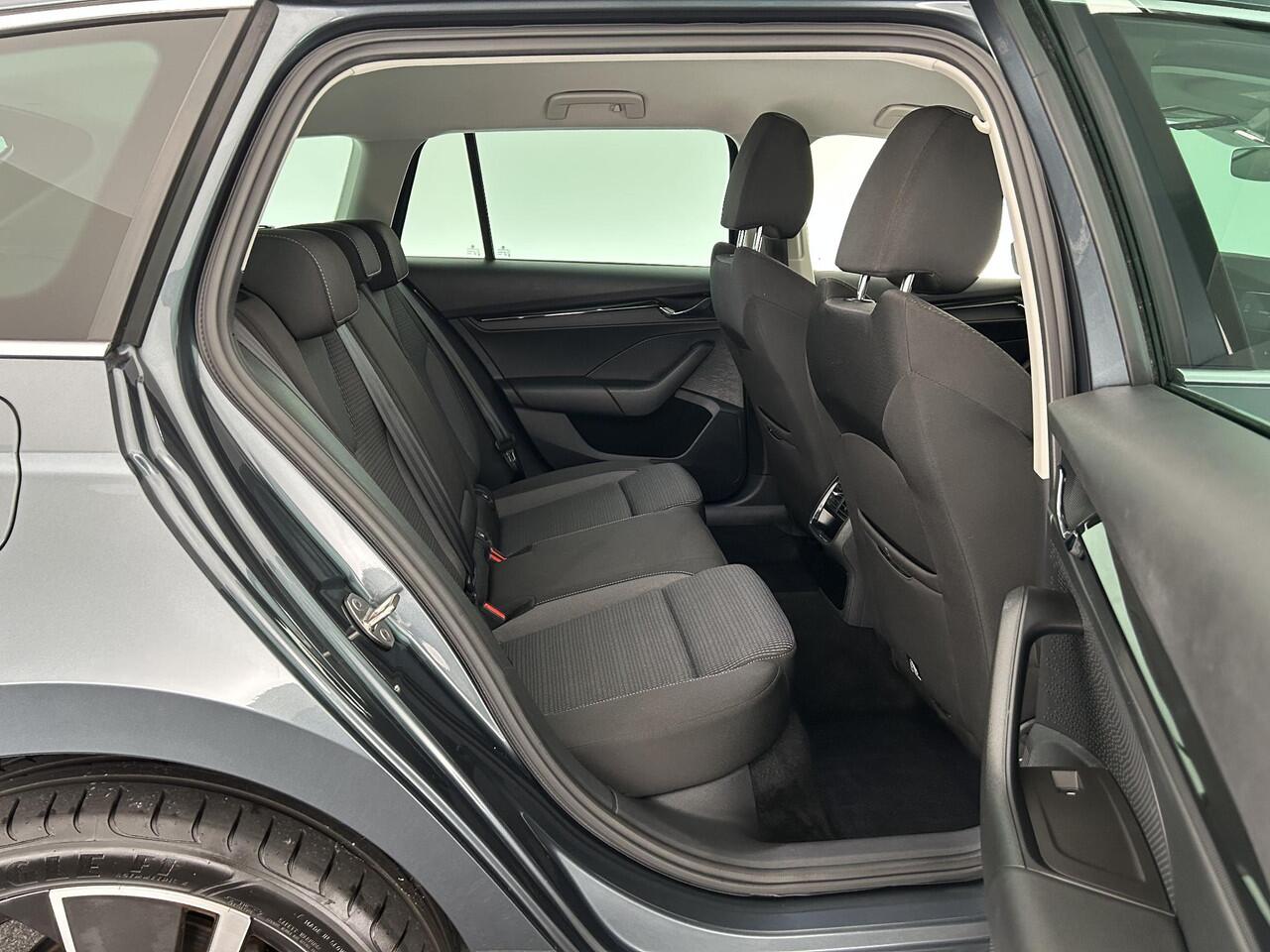 Skoda OCTAVIA Combi 1.4 TSI 204pk iV PHEV Business Edition Camera Stoelverwarming Virtual Cockpit Navigatie