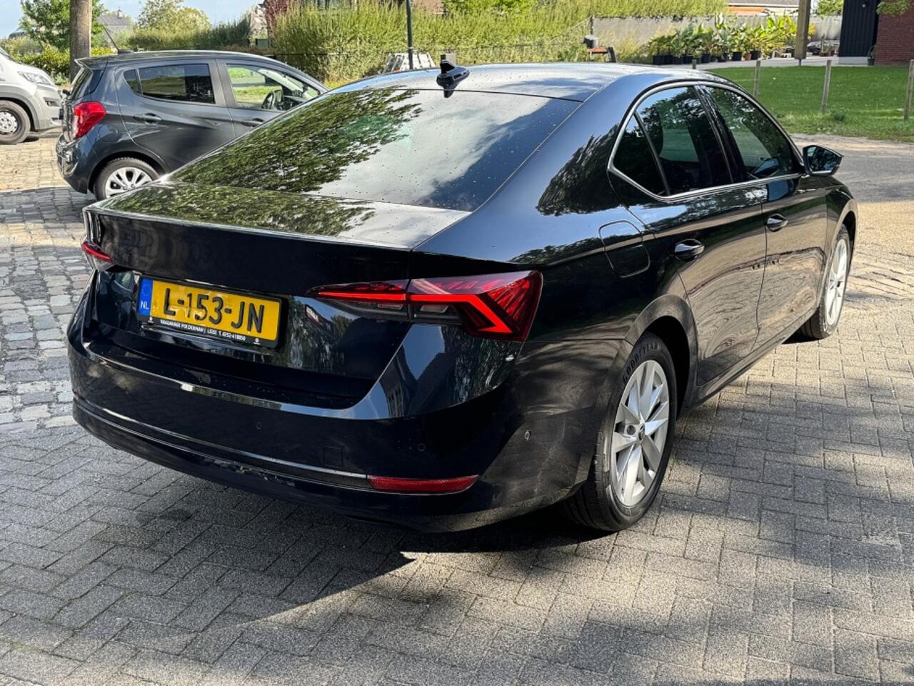 Skoda OCTAVIA 1.0 TSI Bns Edition Plus ecc,1/2leer,digidash,lmv,navi,pdc,chroom