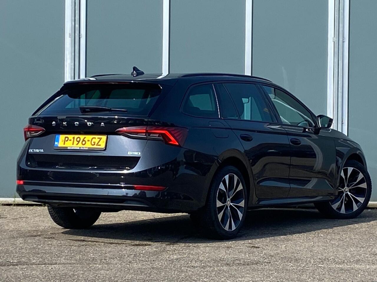 Skoda OCTAVIA Combi 1.5 e-TSI 150pk DSG Business Edition | Camera | 18"Lmv