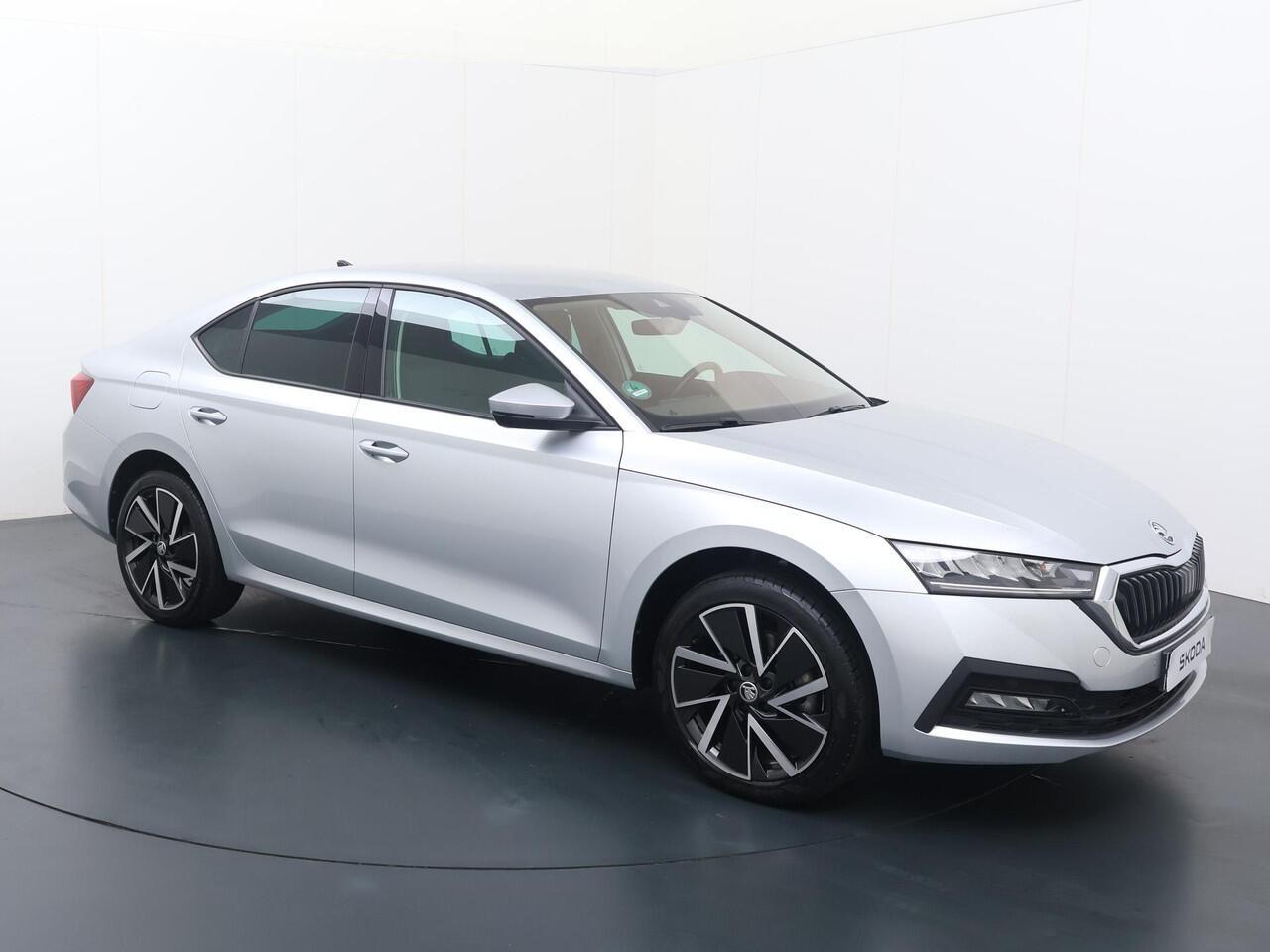 Skoda OCTAVIA 1.4 TSI iV PHEV Business Edition | 204 PK | SoH 94 % | Adaptive Cruisecontrol | Achteruitrij camera | Stoelverwarming