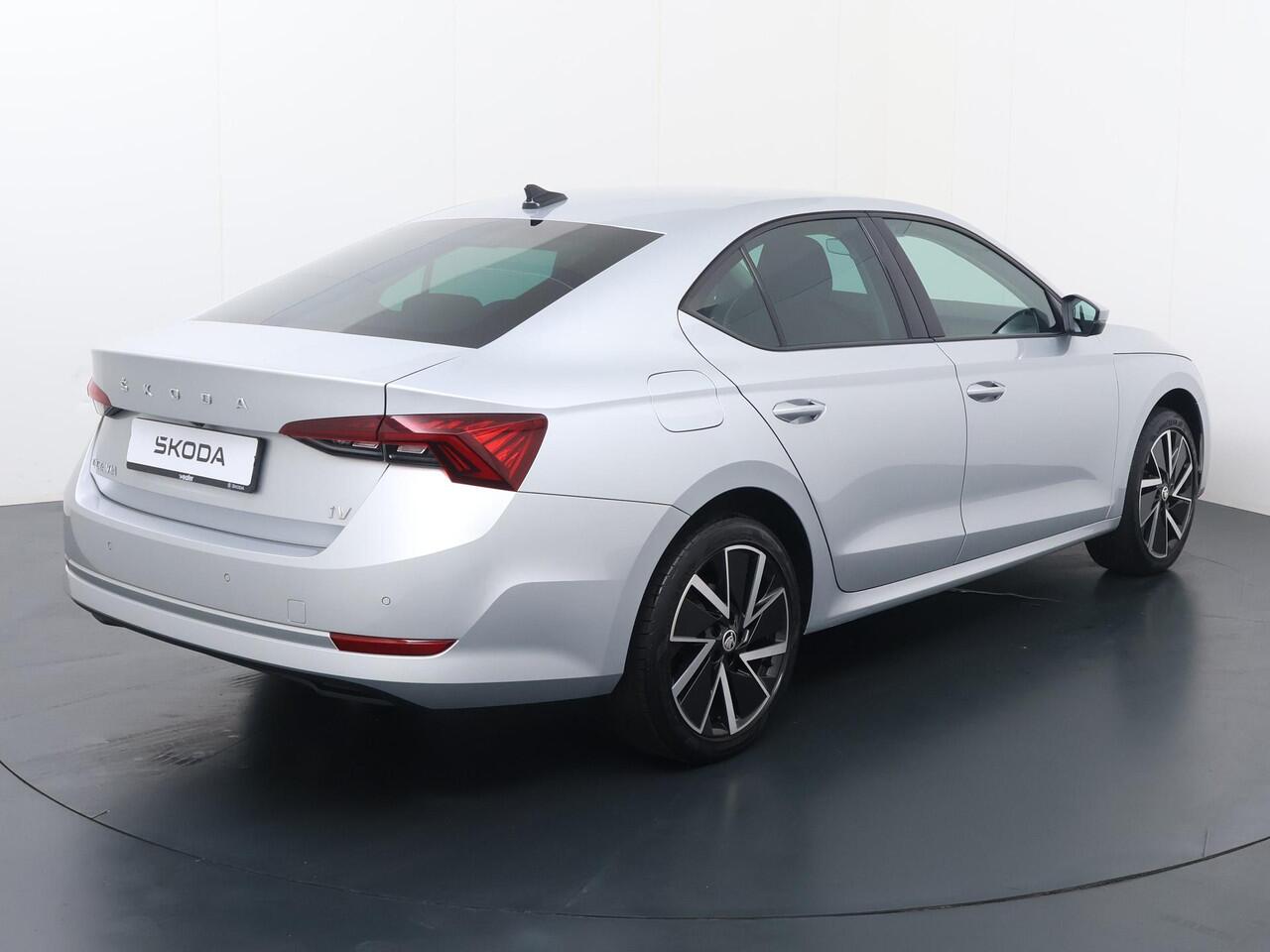 Skoda OCTAVIA 1.4 TSI iV PHEV Business Edition | 204 PK | SoH 94 % | Adaptive Cruisecontrol | Achteruitrij camera | Stoelverwarming