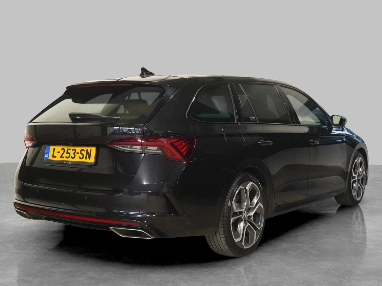 Skoda OCTAVIA Combi 2.0 TSI RS 245 Business | DSG| Pano | Trekhaak