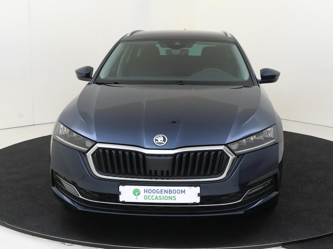 Skoda OCTAVIA Combi 1.0 e-TSI Business Edition | Trekhaak | Head-up display | Keyless | Achteruitrijcamera | Navigatie | Stoelverwarming | Dodehoek detectie | Cruise control |