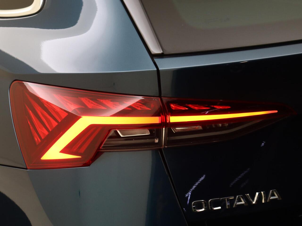 Skoda OCTAVIA Combi 1.0 e-TSI Business Edition | Trekhaak | Head-up display | Keyless | Achteruitrijcamera | Navigatie | Stoelverwarming | Dodehoek detectie | Cruise control |