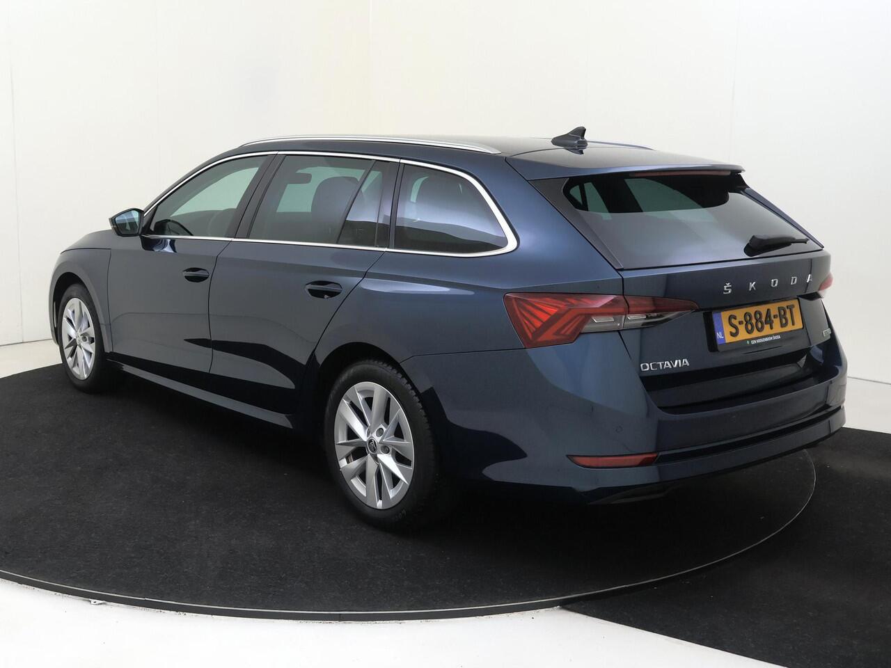 Skoda OCTAVIA Combi 1.0 e-TSI Business Edition | Trekhaak | Head-up display | Keyless | Achteruitrijcamera | Navigatie | Stoelverwarming | Dodehoek detectie | Cruise control |