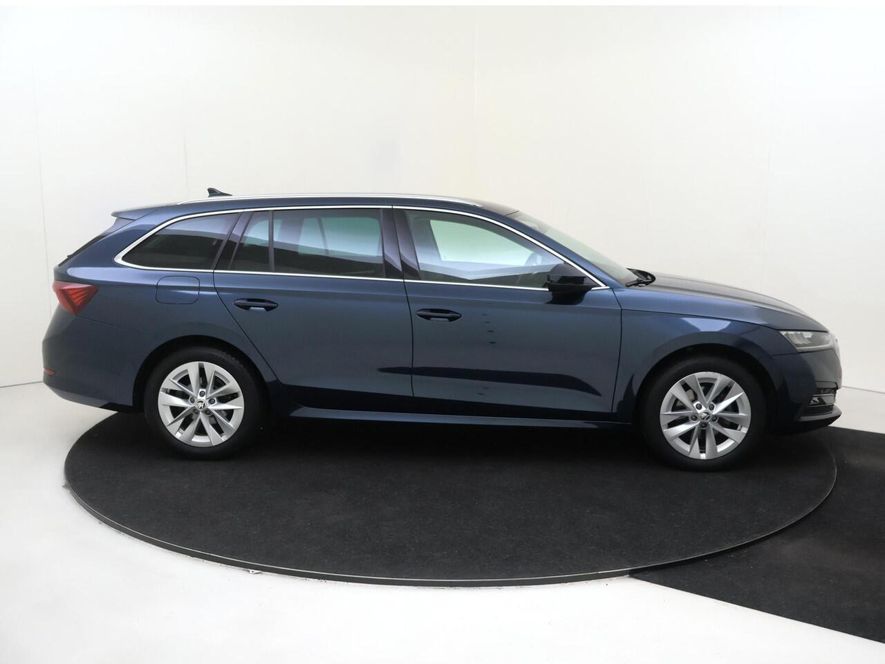 Skoda OCTAVIA Combi 1.0 e-TSI Business Edition | Trekhaak | Head-up display | Keyless | Achteruitrijcamera | Navigatie | Stoelverwarming | Dodehoek detectie | Cruise control |