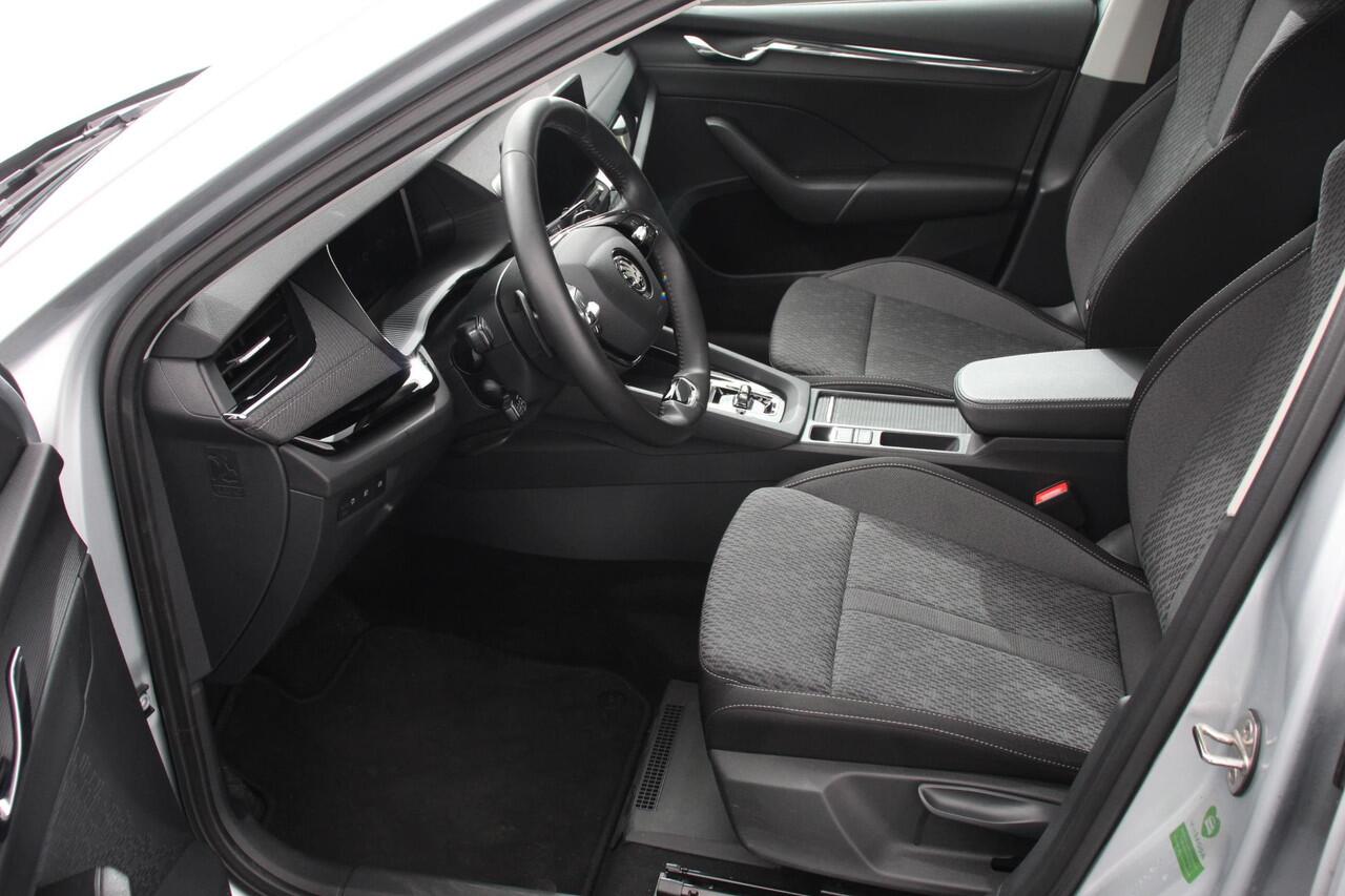 Skoda OCTAVIA Combi 1.0 e-TSI 110pk MHEV DSG Style | Navigatie | Apple Carplay/Android Auto | Parkeersensor achter | Camera | Adaptive Cruise Control | Stoelverwarming | Ledverlichting | Climate Control