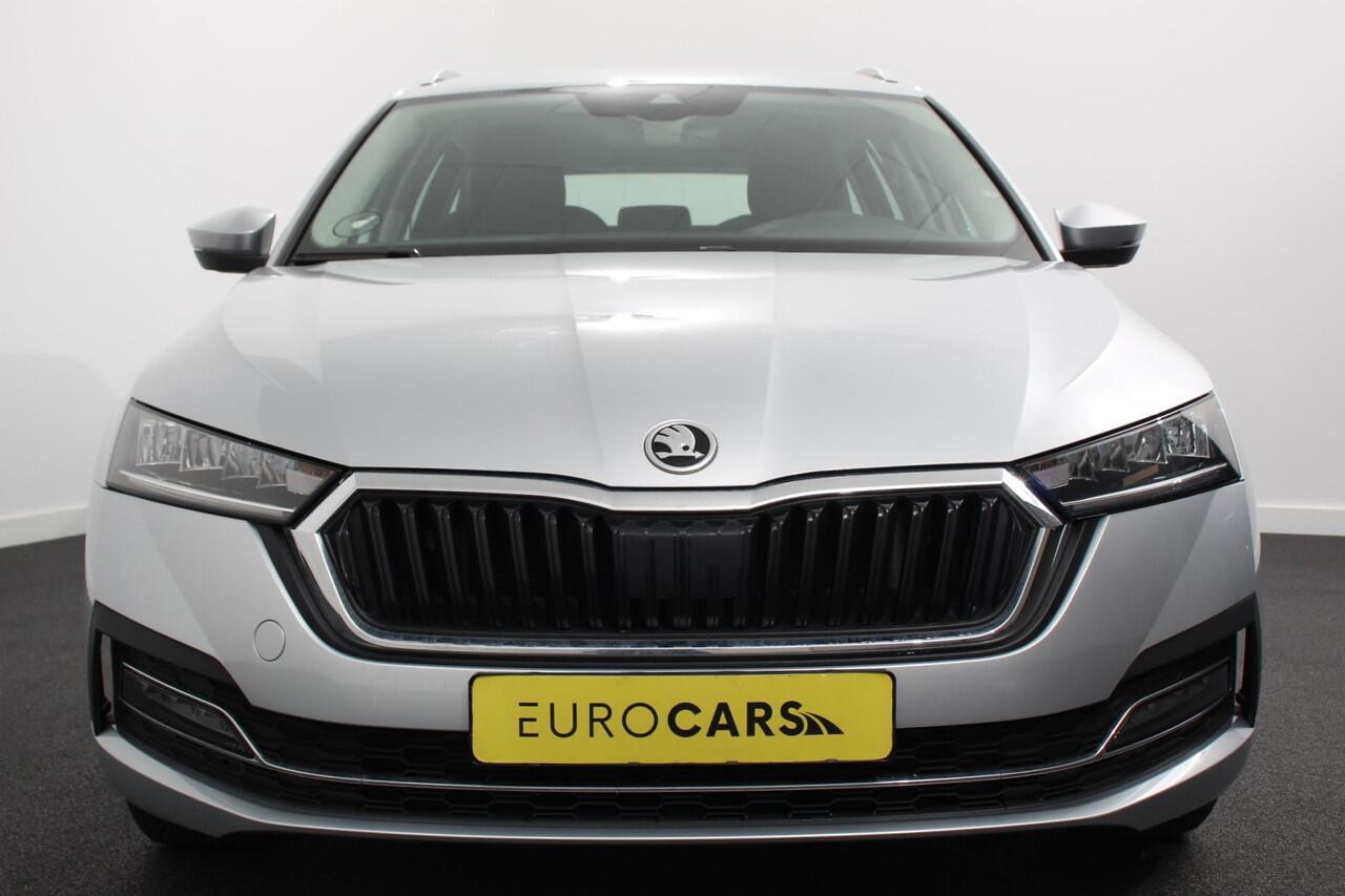 Skoda OCTAVIA Combi 1.0 e-TSI 110pk MHEV DSG Style | Navigatie | Apple Carplay/Android Auto | Parkeersensor achter | Camera | Adaptive Cruise Control | Stoelverwarming | Ledverlichting | Climate Control