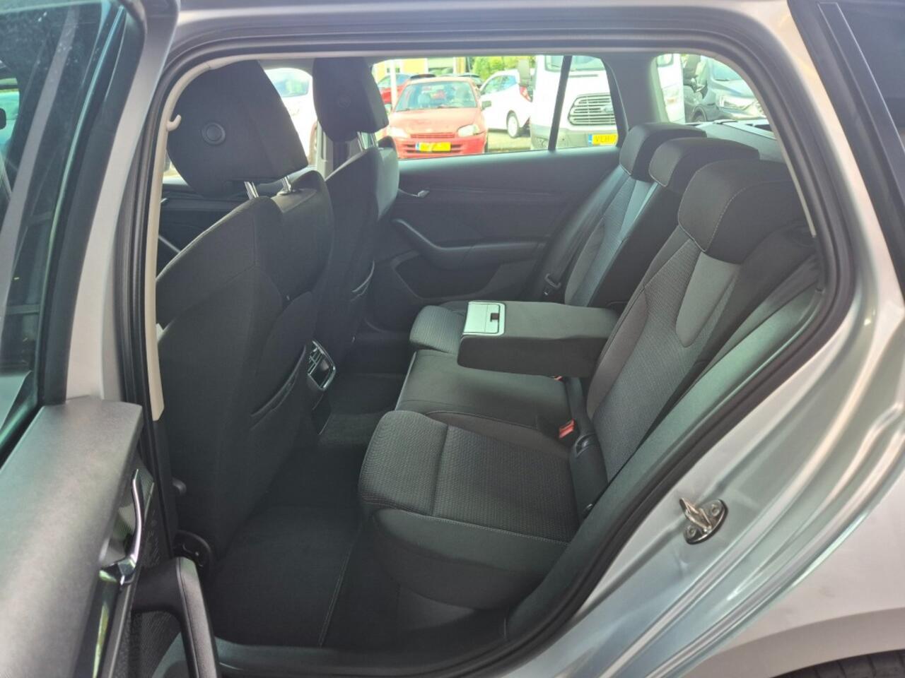 Skoda OCTAVIA Octavia Combi,1.5 e-TSI Business Edition, Trekhaak, 1500KG, Camer, stoel verwarming, VC, Automaat