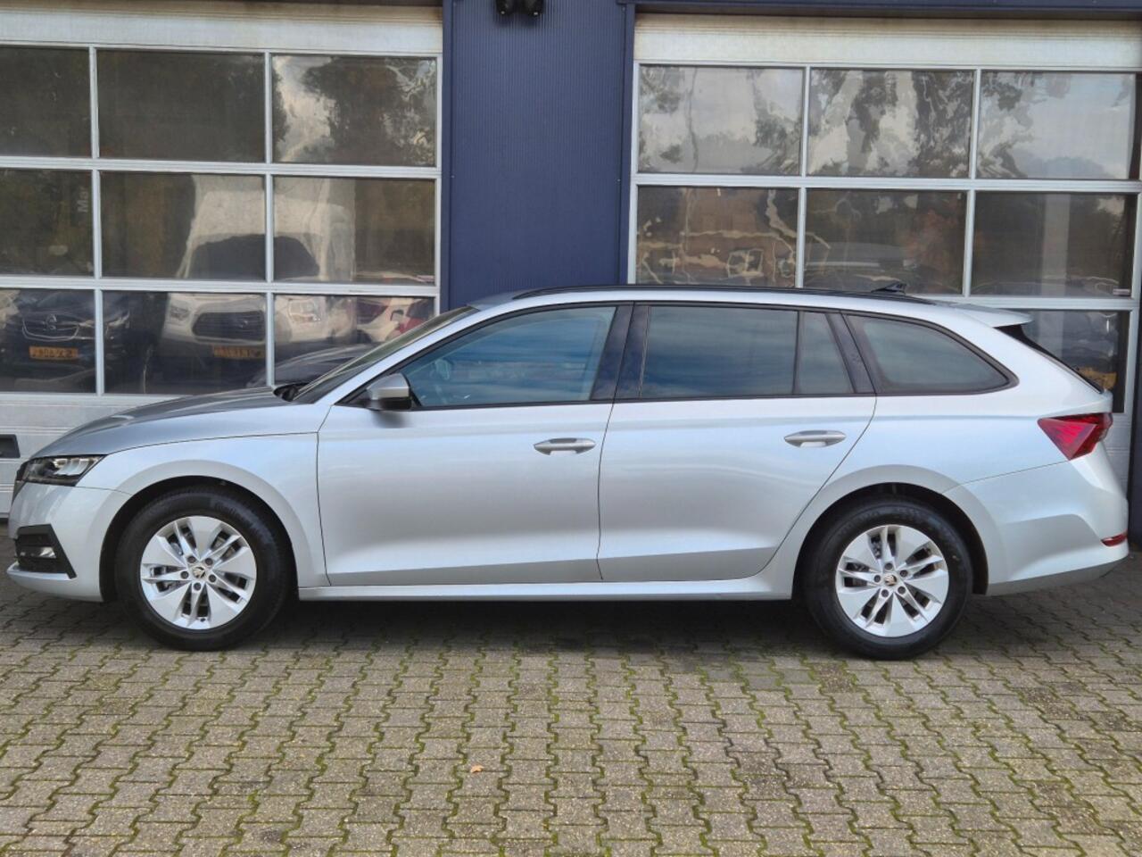 Skoda OCTAVIA Octavia Combi,1.5 e-TSI Business Edition, Trekhaak, 1500KG, Camer, stoel verwarming, VC, Automaat