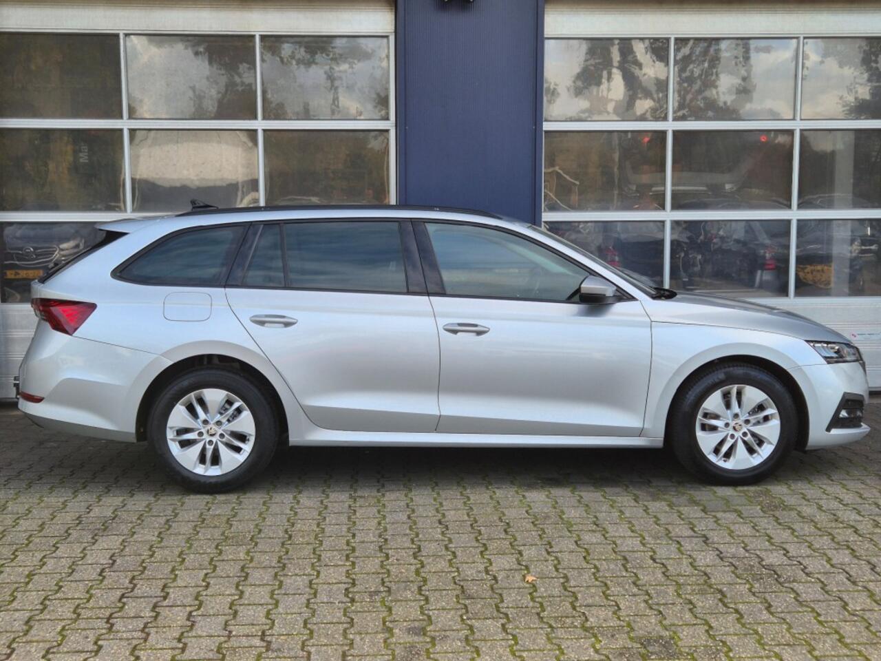 Skoda OCTAVIA Octavia Combi,1.5 e-TSI Business Edition, Trekhaak, 1500KG, Camer, stoel verwarming, VC, Automaat