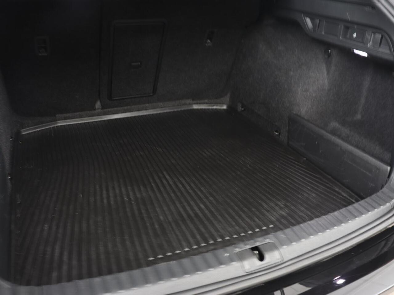 Skoda OCTAVIA 1.0 e-TSI Sport | Carplay | Sfeerverlichting | Sportstoelen | Navigatie | Parkeerhulp | Climate control | Cruise control