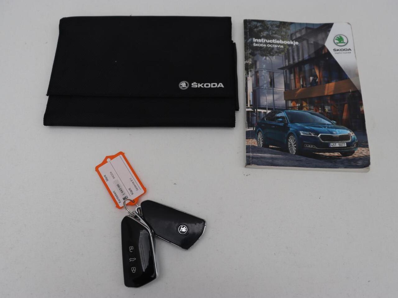 Skoda OCTAVIA 1.0 e-TSI Sport | Carplay | Sfeerverlichting | Sportstoelen | Navigatie | Parkeerhulp | Climate control | Cruise control