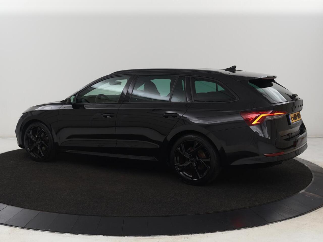 Skoda OCTAVIA 1.0 e-TSI Sport | Carplay | Sfeerverlichting | Sportstoelen | Navigatie | Parkeerhulp | Climate control | Cruise control