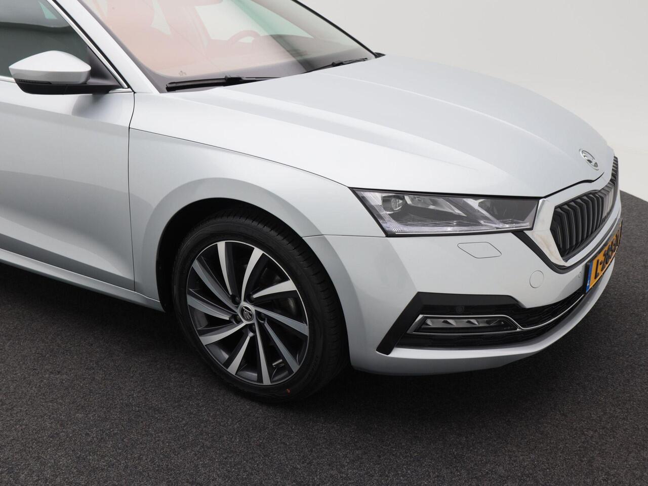 Skoda OCTAVIA Combi 1.5 e-TSi 150 Pk Automaat Business Edition Plus | Matrix LED | Panoramadak | Camera | Trekhaak | Travel Assist | Climate | 18 Inch | 69.188 Km!!