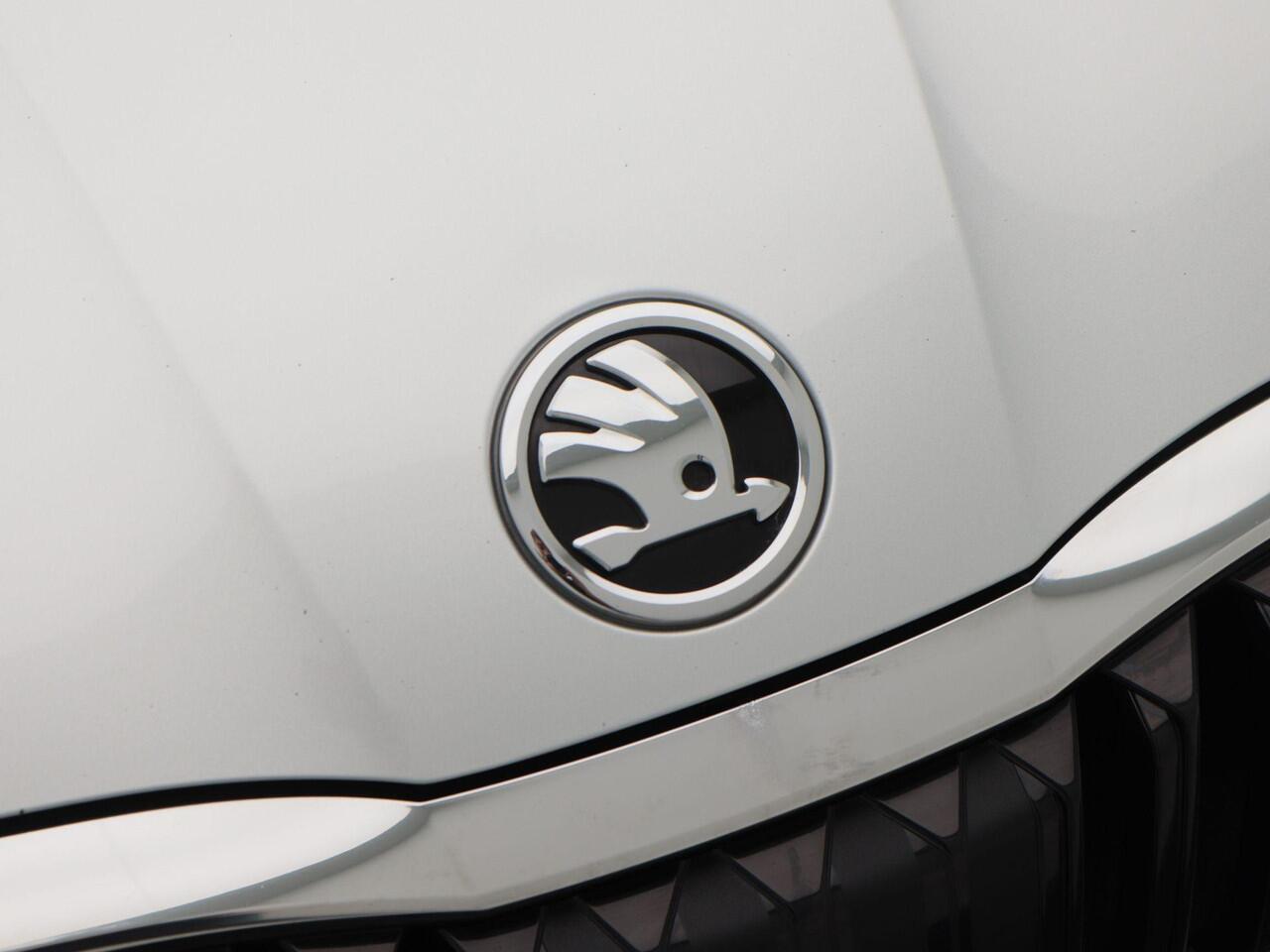 Skoda OCTAVIA Combi 1.5 e-TSi 150 Pk Automaat Business Edition Plus | Matrix LED | Panoramadak | Camera | Trekhaak | Travel Assist | Climate | 18 Inch | 69.188 Km!!