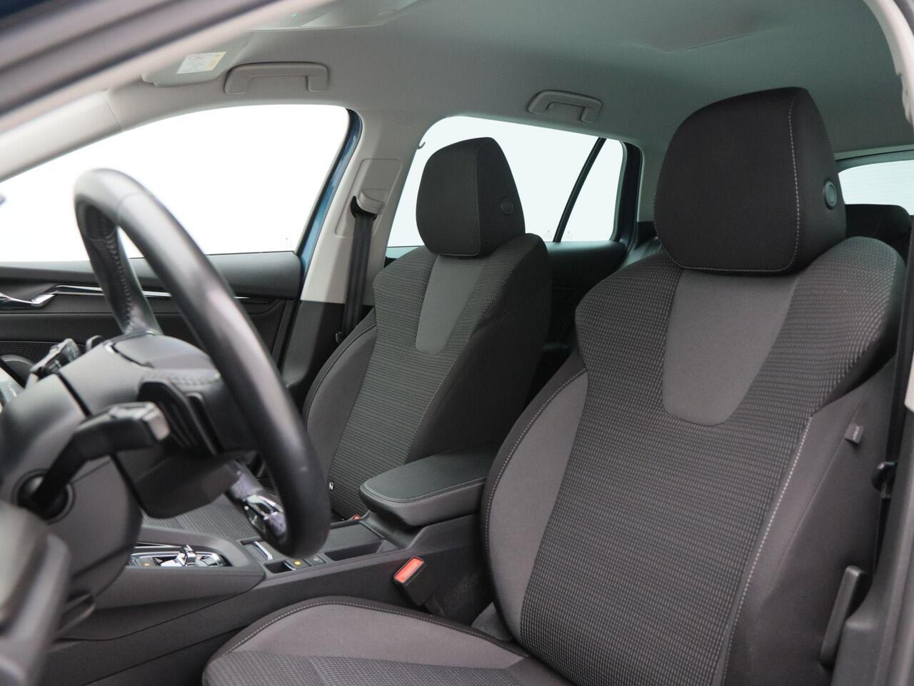 Skoda OCTAVIA Combi 1.4 TSi iV 204 Pk Automaat PHEV Business Edition | Camera | CarPlay | 18 Inch | Adaptive Cruise | Climate | 94.152 Km!!