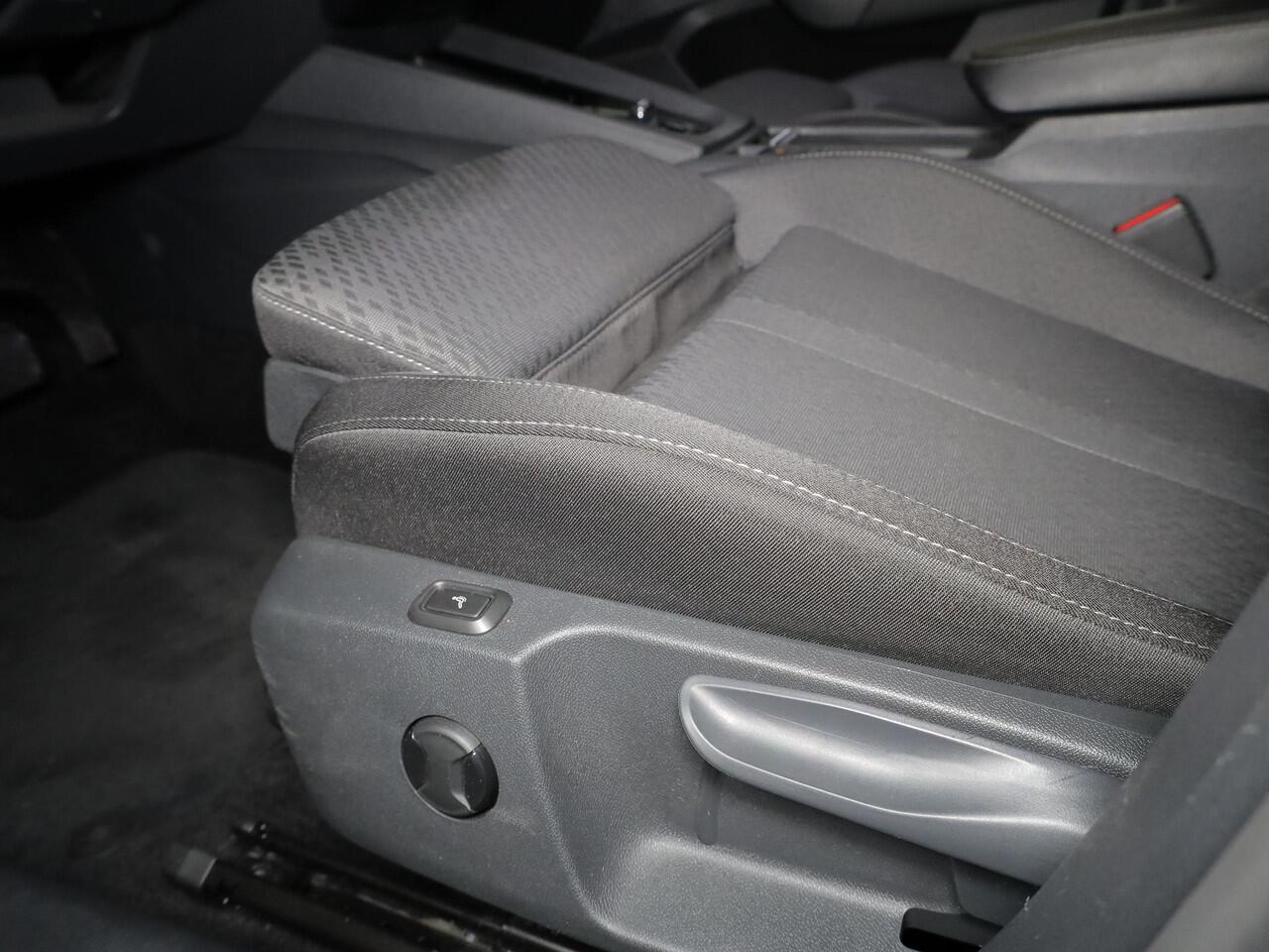 Skoda OCTAVIA Combi 1.4 TSI iV PHEV Business Edition Plus 204pk| Navi| trekhaak| 18'LM-velgen |verwarmde stln+voorruit| SOH 94%