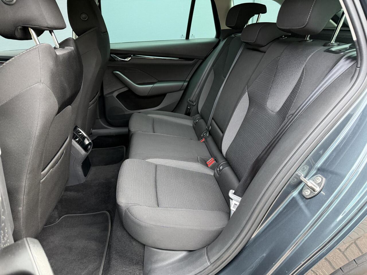 Skoda OCTAVIA Combi 1.4 TSI iV PHEV Business Edition / Dealer Onderhouden / Elektrische Achterklep / Apple Carplay&Android Auto / Achteruitrij Camera / Keyless /