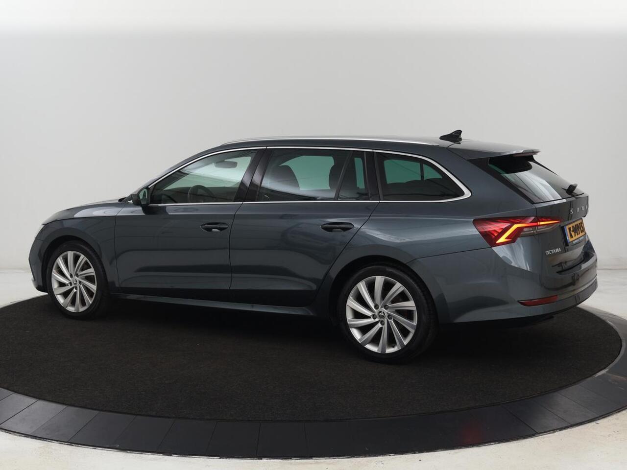 Skoda OCTAVIA 1.0 TSI Business Edition | Carplay | Navigatie | Chroom Pakket | Parkeerhulp | Full LED | Getint glas | Climate control | Cruise control | Bluetooth | Virtual Cockpit | Keyless start | 18'' lichtmetalen velgen