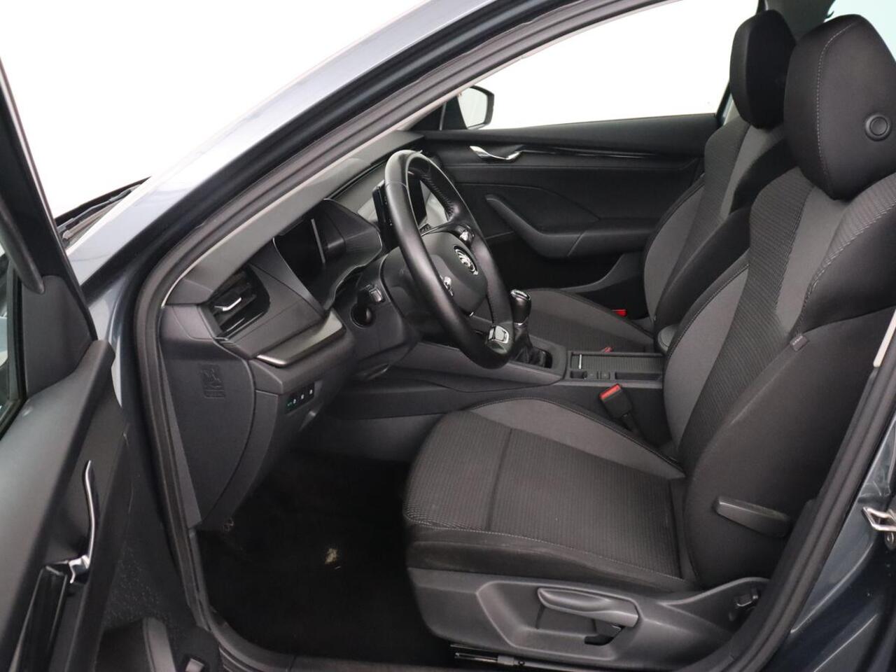 Skoda OCTAVIA 1.0 TSI Business Edition | Carplay | Navigatie | Chroom Pakket | Parkeerhulp | Full LED | Getint glas | Climate control | Cruise control | Bluetooth | Virtual Cockpit | Keyless start | 18'' lichtmetalen velgen