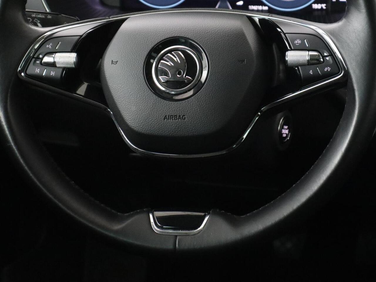 Skoda OCTAVIA 1.0 TSI Business Edition | Carplay | Navigatie | Chroom Pakket | Parkeerhulp | Full LED | Getint glas | Climate control | Cruise control | Bluetooth | Virtual Cockpit | Keyless start | 18'' lichtmetalen velgen