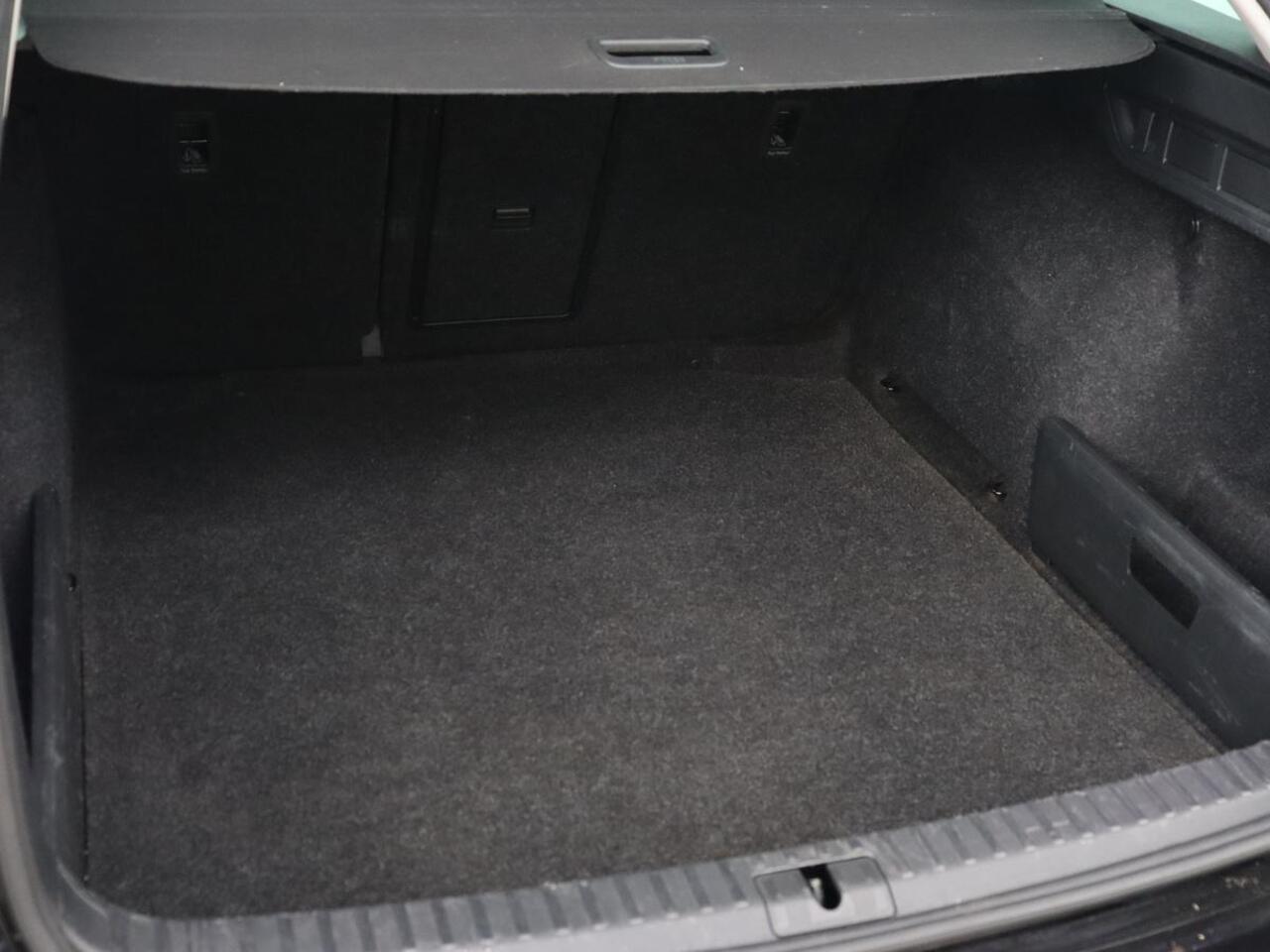 Skoda OCTAVIA 1.0 TSI Business Edition | Carplay | Sfeerverlichting | Navigatie | Full LED | Parkeerhulp | Getint glas | Digital Cockpit