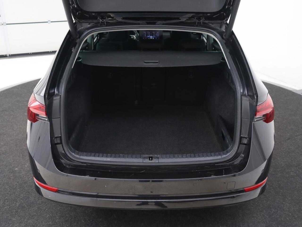 Skoda OCTAVIA 1.0 TSI Business Edition | Carplay | Sfeerverlichting | Navigatie | Full LED | Parkeerhulp | Getint glas | Digital Cockpit